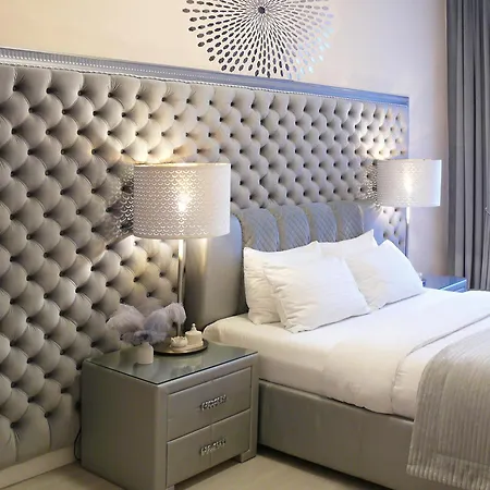 Luxury Centre Located Apartment *